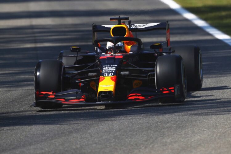 Verstappen crashes in opening Monza practice