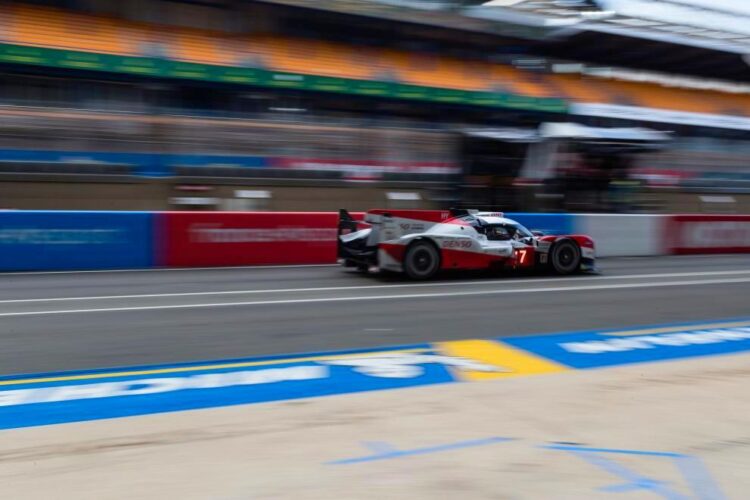 Le Mans Hour 9: #7 Toyota leads #8 Toyota by 1 lap