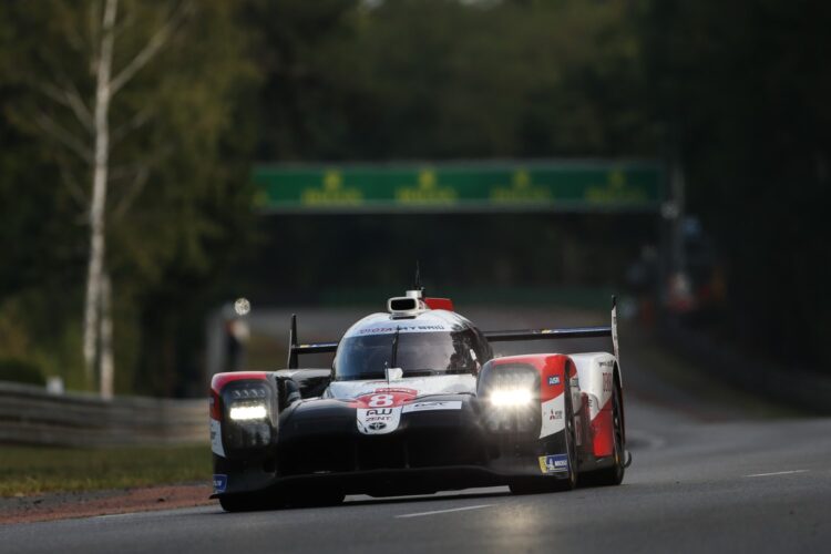 Le Mans Hour 13: #7 Toyota loses 6 laps, #8 leads