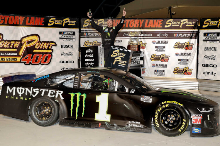 NASCAR: Kurt Busch holds on for win at Las Vegas