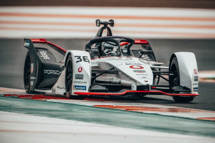 Porsche to stay in Formula E for now