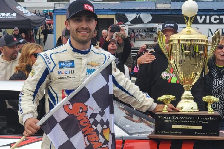 Ty Majeski wins Snowball Derby