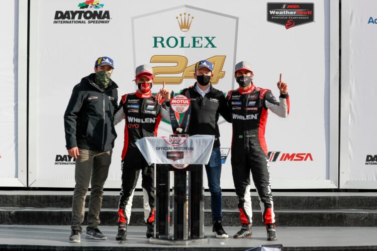 Derani holds off Tincknell to win pole for Rolex 24