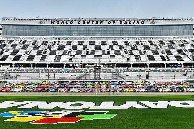 2021 Rolex 24 field poses for group photo at Daytona