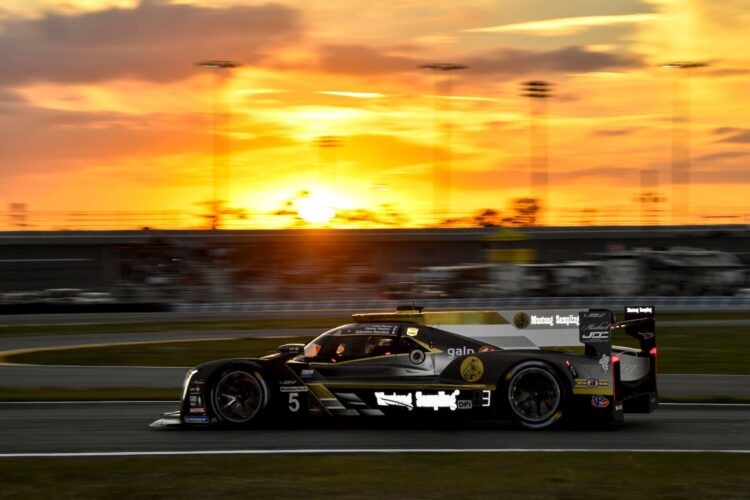 Rolex 24 Hour 6: Bourdais leads in the #5 Cadillac at 1/4-mark