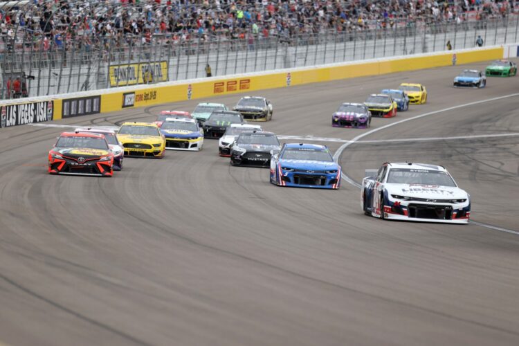 Race rewind Video: Kyle Larson dominates in Las Vegas