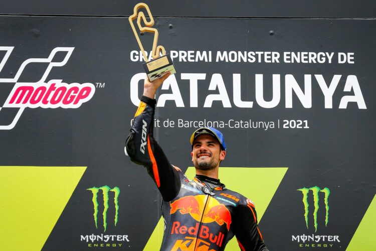 MotoGP: Oliveira wins in Barcelona