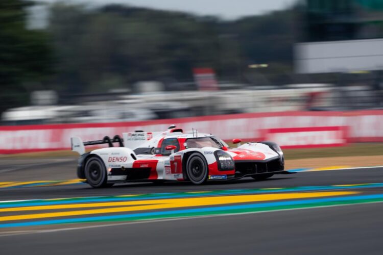 Le Mans Hour 1-3: Toyota leads overall after wet start