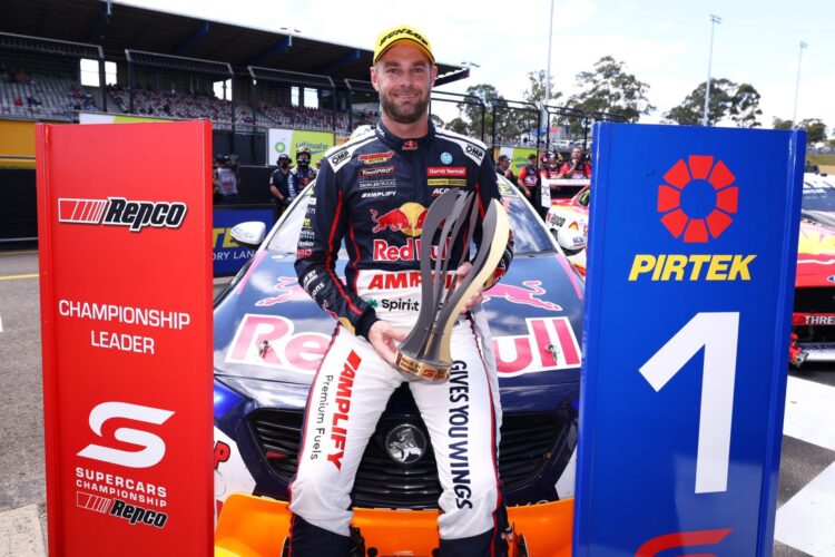 Supercars: Van Gisbergen and De Pasquale win Sunday races in Sydney