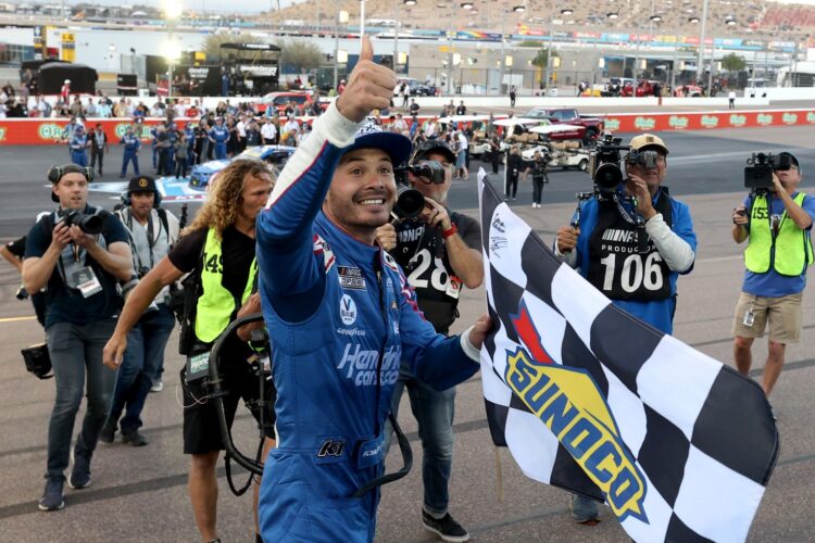 NASCAR: Larson named EMPA Driver of the Year