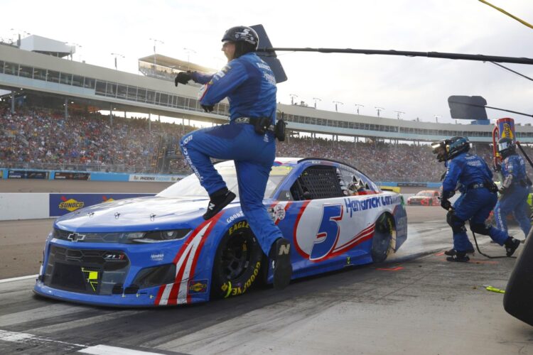 NASCAR: Silly Phoenix post-race lug nut penalty report