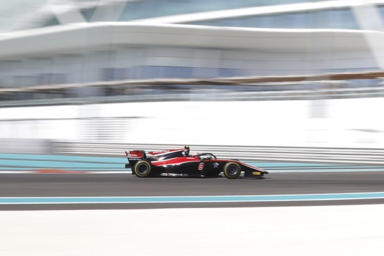 Russell sets the pace in Abu Dhabi