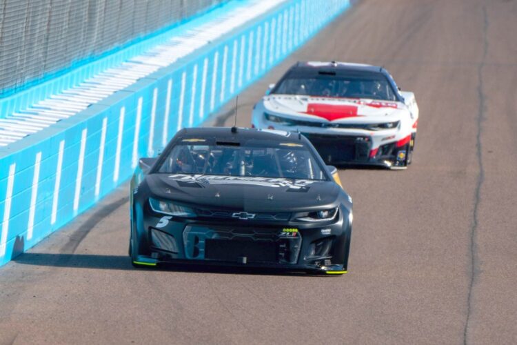 NASCAR: Larson returns to Phoenix, tops test speeds