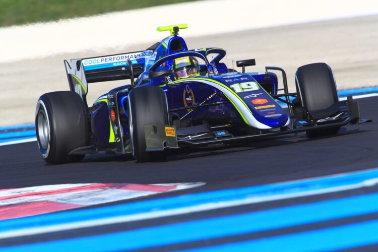 Norris quickest on opening day at Le Castellet