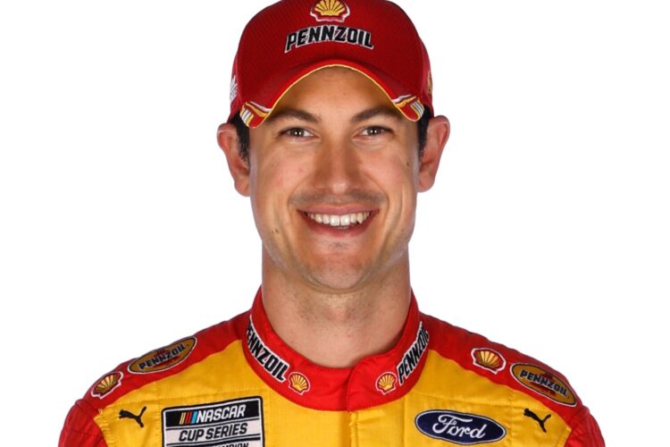 NASCAR: Logano snares pole in Darlington