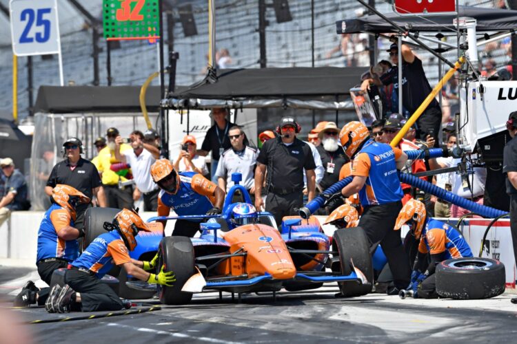 Dixon’s crew wins Pit Stop Challenge