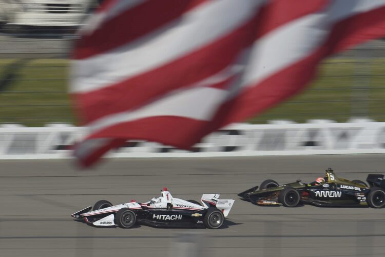 Hinchcliffe outduels Newgarden to win in Iowa