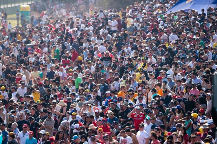 F1: Australian GP sees record Friday Crowd