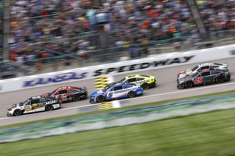 NASCAR: Kurt Busch outduels Larson to win in Kansas