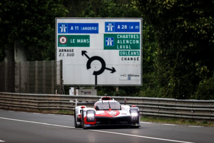 Le Mans: No. 7 Toyota, Corvettes lead at 1/4 mark