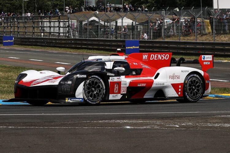 Le Mans: Toyota and Corvette lead with 8 hours to go