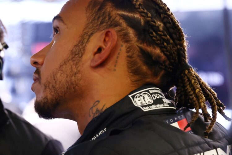 F1: Hamilton ends fight over nose-stud