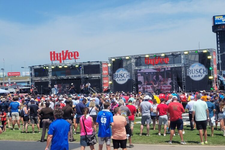 IndyCar: Waiting for Concert and Race One in Iowa