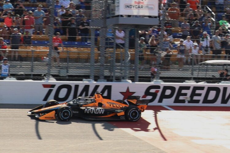 IndyCar: Newgarden crashes from lead, O’Ward wins Iowa Sunday race