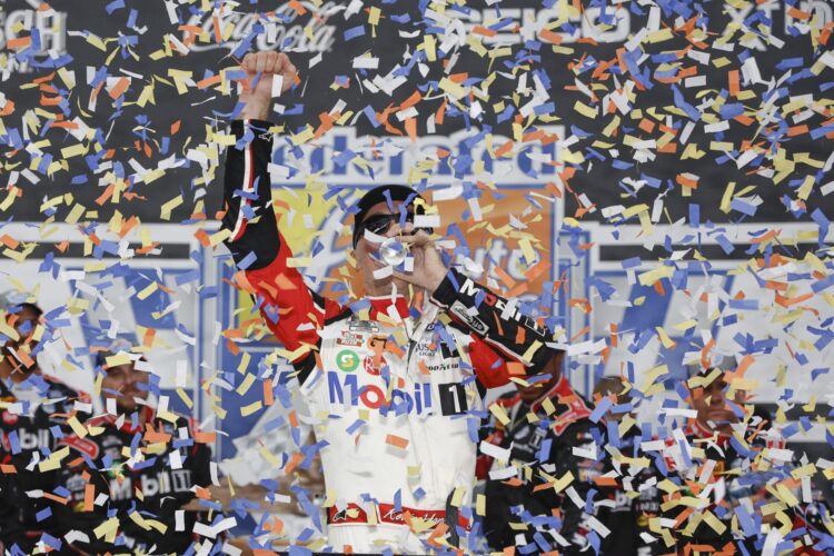 Video: Highlights – Harvick wins second straight Cup race