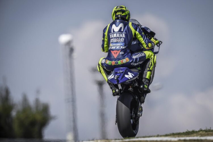 Rossi leaves it late to top practice 3