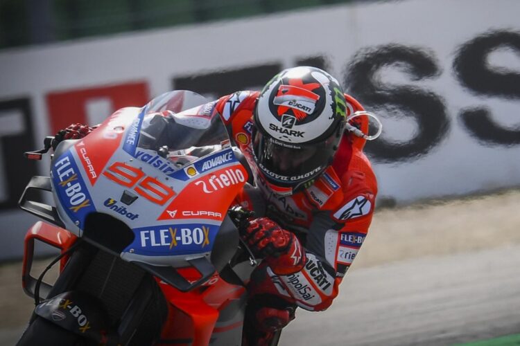 Lorenzo takes pole with Ducati power