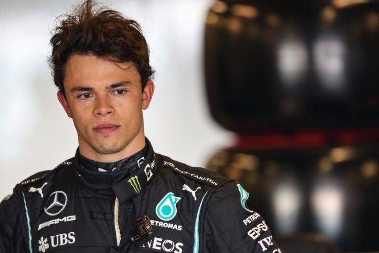 F1: Mercedes open to reuniting with sacked de Vries