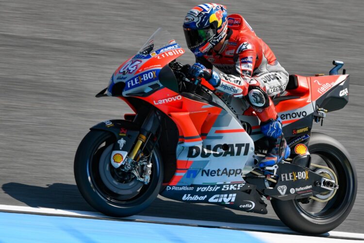 0.098 splits Dovi, Vinales, Crutchlow, Marquez on Day 1