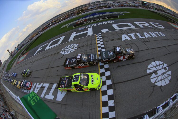 Video: Kyle Busch loses tire after pit stop, will SHR Crew Chief be benched?