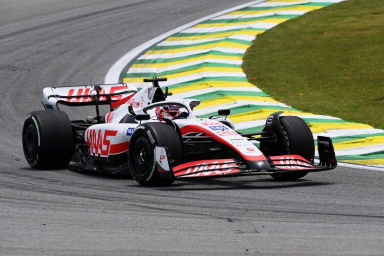 F1: Magnussen wins ‘shock’ pole for Sao Paulo GP Sprint race