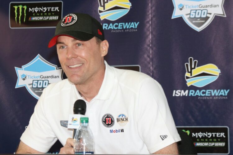Kevin Harvick Unfazed As He Goes For Three at Phoenix