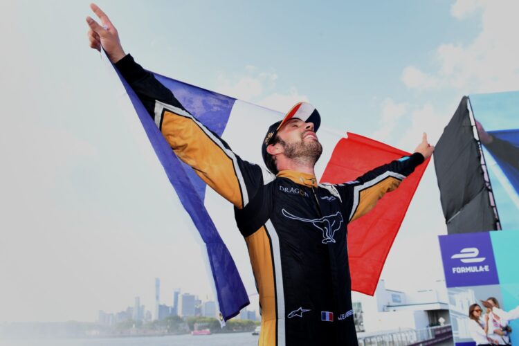 Di Grassi takes victory in New York as Vergne clinches