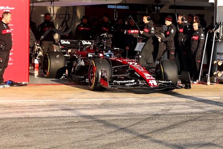 F1: Alfa Romeo first team to shakedown 2023 car  (Update)