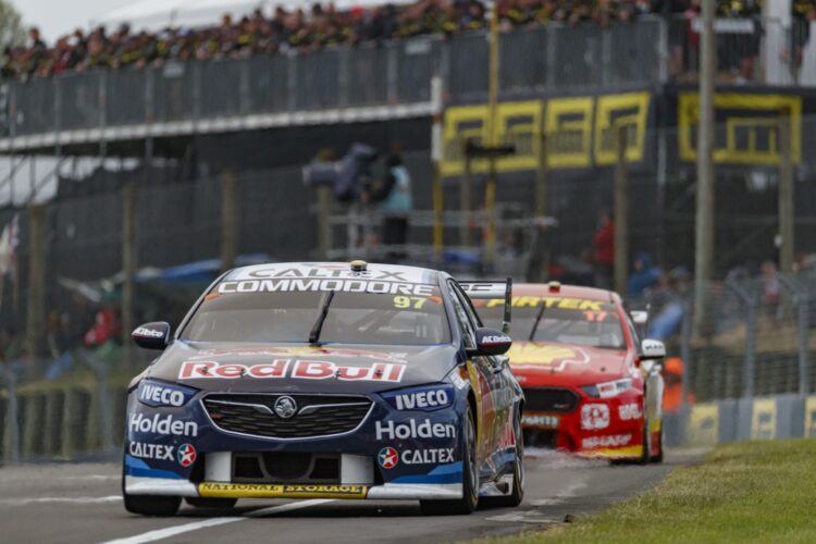 Van Gisbergen wins a thriller over McLaughlin in Pukekohe