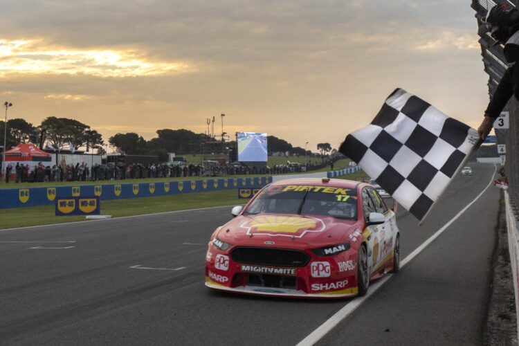 McLaughlin wins battle with Whincup and jumps into Championship lead