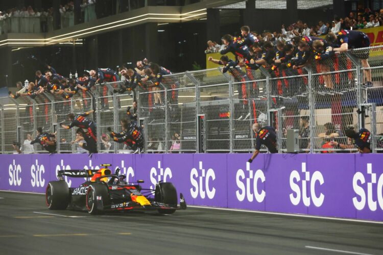 F1: FIA bans past-race pit wall fencing climbing