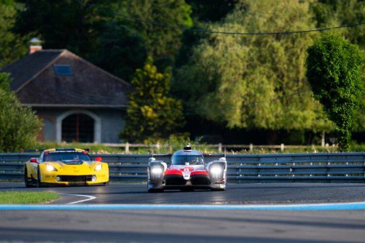 LeMans Hour 21: Toyotas 12 laps ahead, Alonso still out front