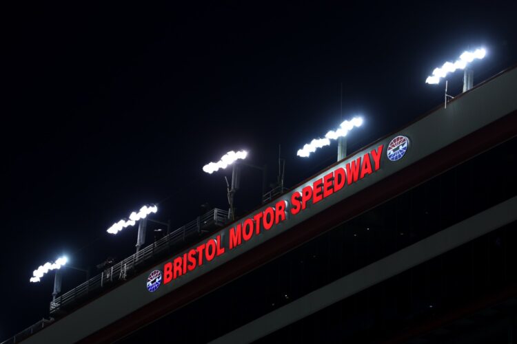 NASCAR: Bristol scraps their Cup Dirt race