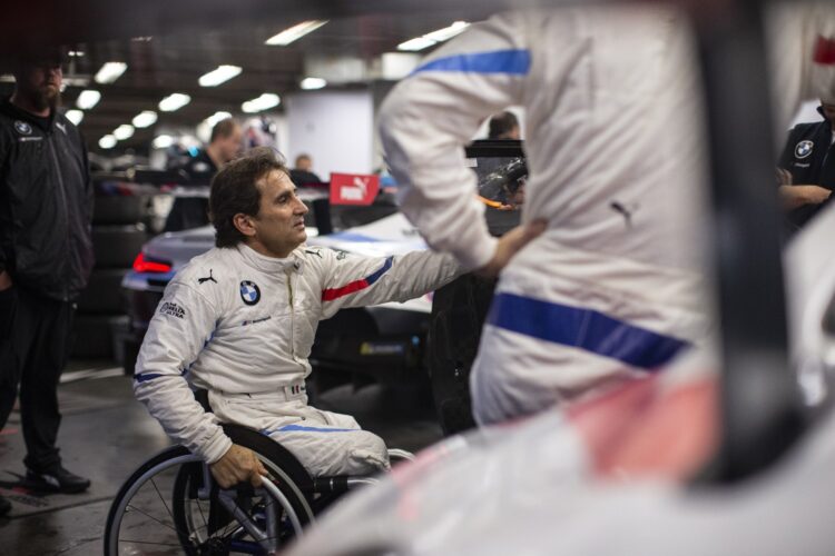 Video: Alex Zanardi practicing driver change