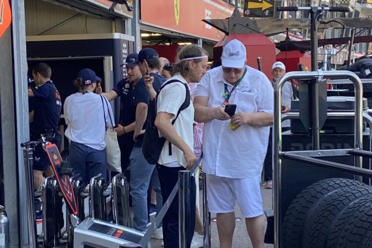 F1: Vettel makes flying visit to Monaco paddock