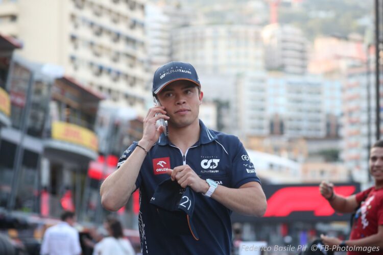 F1: De Vries coy in wake of Marko praise