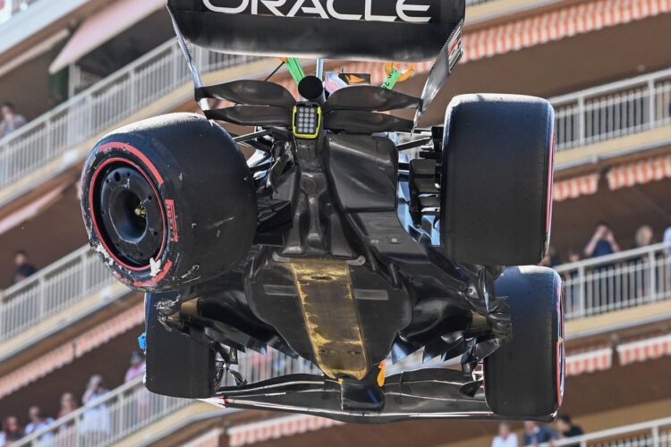 F1: 100 McLaren aerodynamicists studying Red Bull floor