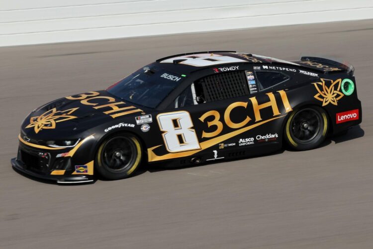 NASCAR: Kyle Busch wins pole at Gateway