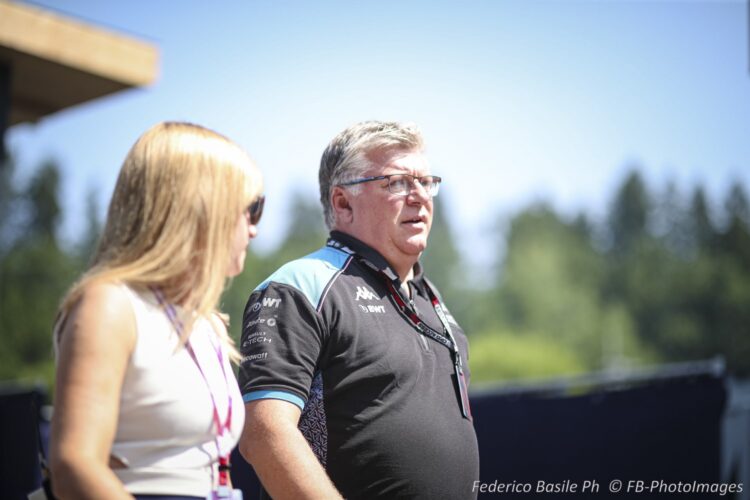 F1: New Alpine Racing boss denies he will replace Szafnauer