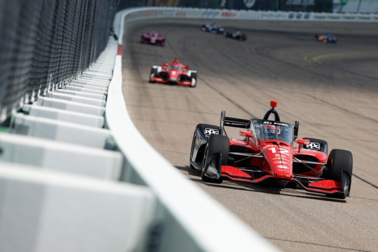 IndyCar: Power tops morning warm-up in Iowa